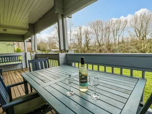 Outdoor dining - Orchard Lodge, Sampford Peverell, Devon (Wellington)