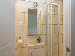 Shower - Harbour Heights, Dartmouth (Dartmouth)