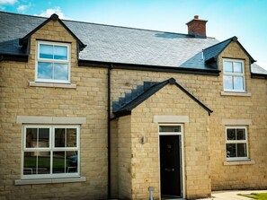 Exterior - OYSTERCATCHER, honeypot location, near Craster (Alnwick)