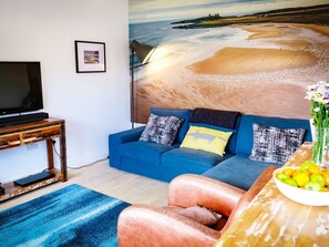 Living area - OYSTERCATCHER, honeypot location, near Craster (Alnwick)