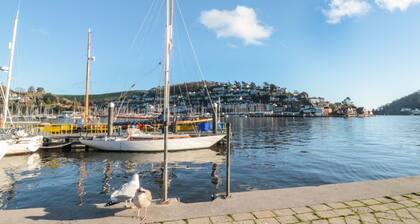 The Bolthole, Dartmouth