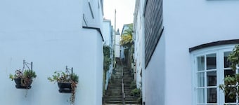 The Bolthole, Dartmouth