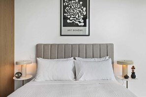 Iron/ironing board, WiFi, bed sheets - 2BR High-Rise Southbank-Near Crown Casino,Pool,Gym (Southbank)