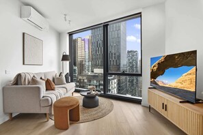 TV - 2BR High-Rise Southbank-Near Crown Casino,Pool,Gym (Southbank)