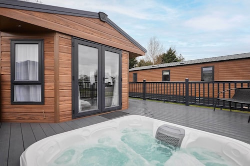 Host & Stay | Peel Lodge