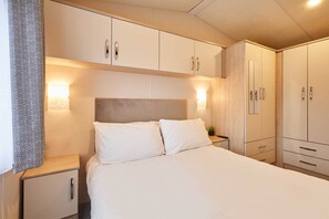 WiFi, bed sheets - Host & Stay | SLA17 Peel Lodge (Allerthorpe)