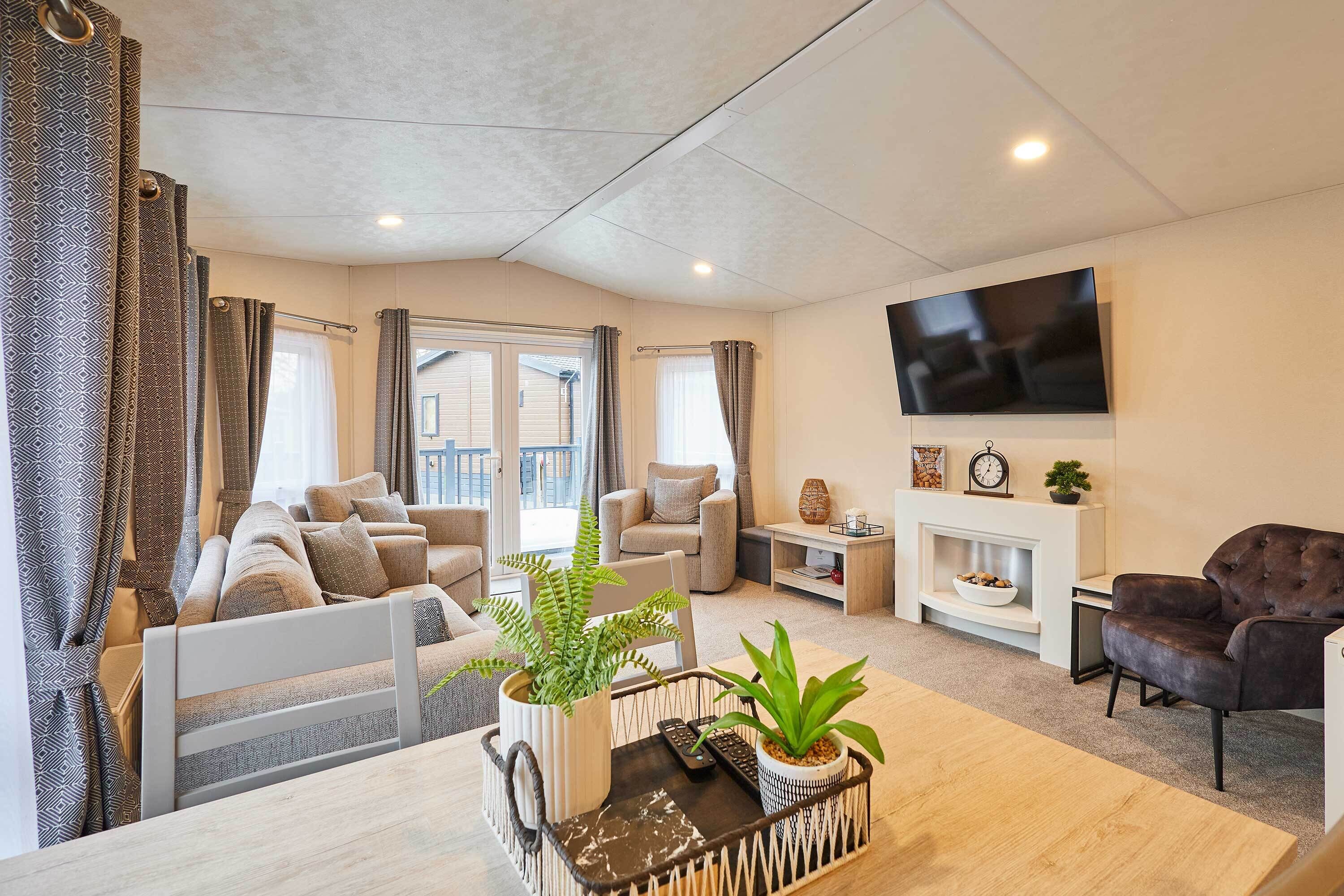TV, fireplace