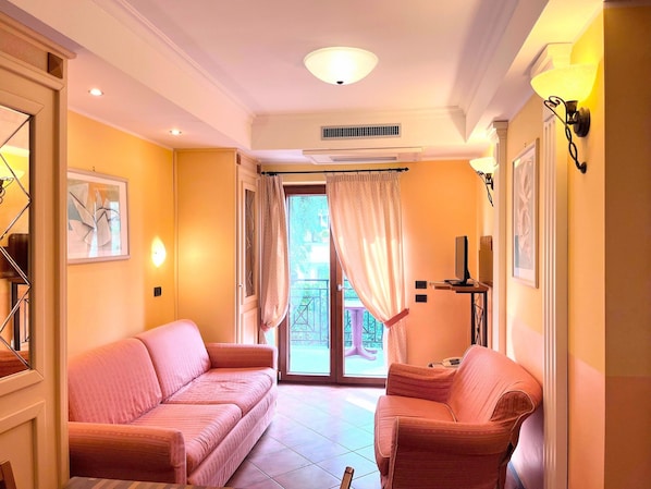 House | Living room - Stunning Roman Holiday Villa for 5 (Rome)