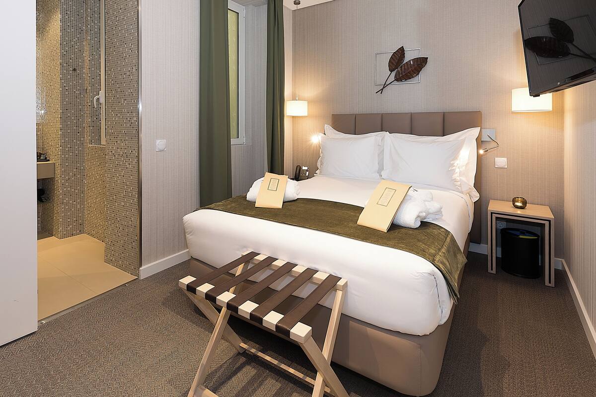 In-room safe, blackout drapes, soundproofing, iron/ironing board