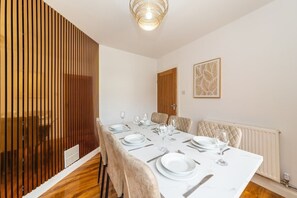 Dining - 4 Beds | Free Parking | Fully Equipped Home (Berkshire)
