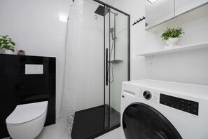 Shower, hair dryer, towels, shampoo - Apartment in the center of Warsaw | 200 m to Metro and Atractions (Warszawa)