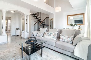 Interior - Penthouse With Sea Views in Nueva Andalucía (Marbella)