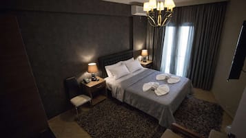 Iron/ironing board, travel cot, WiFi, bed sheets
