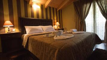 Iron/ironing board, travel crib, WiFi, bed sheets