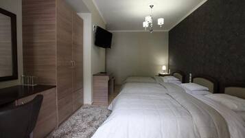 Iron/ironing board, travel cot, WiFi, bed sheets