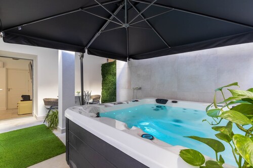 Room Sofia Spa – Private Hot Jacuzzi
