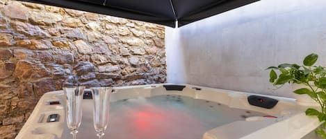 مغطس سبا داخلي