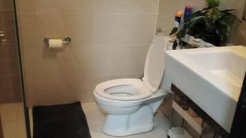 Comfort Condo, 1 Bedroom, Pool Access | Bathroom