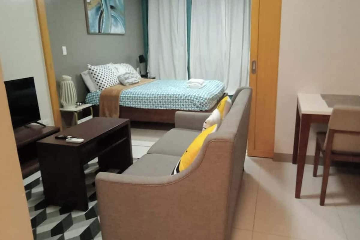 Comfort Condo, 1 Bedroom, Pool Access | Living room