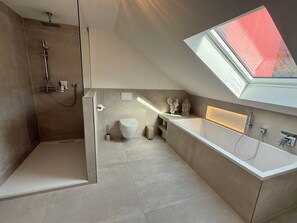 Bathroom - Vrbo Property (Mespelbrunn)
