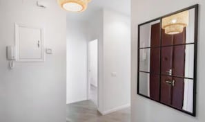 Interior - Spacious & Bright 4-Bedroom Apartment in Central Madrid (Madrid)