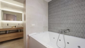 Douche, sĂšche-cheveux, serviettes fournies