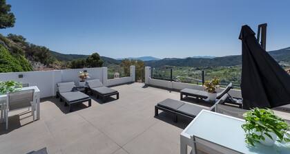 Luna Room with Double Whirlpool Bath