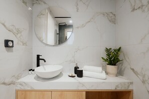 Shower, hair dryer, towels - LIV - Comfortable Athens Studio S8-2C (Athens)