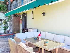Outdoor dining - Stunning  villa for 4 guests with WIFI, TV and terrace (Sori)