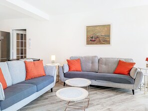 TV - Stunning  villa for 4 guests with WIFI, TV and terrace (Sori)