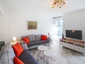 TV - Stunning  villa for 4 guests with WIFI, TV and terrace (Sori)
