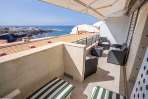 Property grounds - Penthouse with sea views in the center of La Caleta (La Caleta)