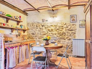 Dining - Wonderful  villa for 5 people with pool, WIFI, TV and pets allowed (Perugia)