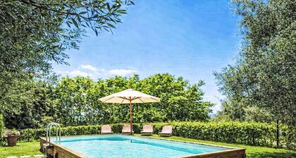 Schönes alleinstehendes Ferienhaus mit W-LAN, privatem Pool, TV und Haustiere erlaubt
