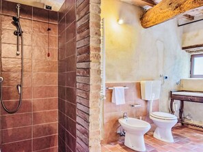 Bathroom - Stunning private villa for 10 people with private pool, WIFI, TV and pets allowed (Perugia)