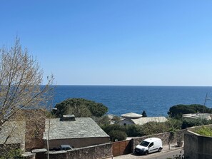 Parking - Beach 30m away! Ideal studio. Near Bastia (San-Martino-di-Lota)