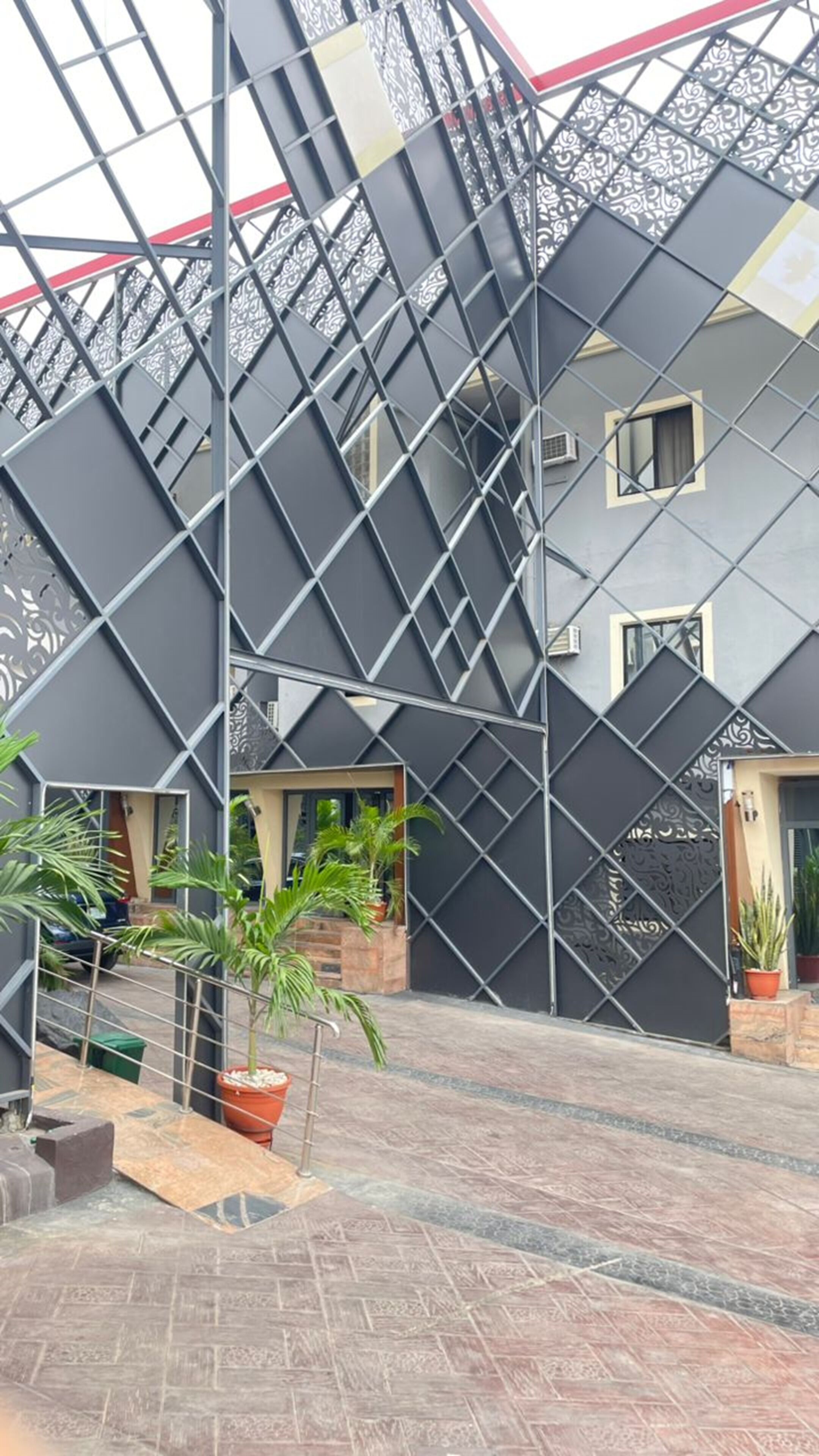 المنشأة من الخارج