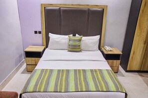Classic Room - SIX DIAMOND HOTEL OPEBI (Lagos)