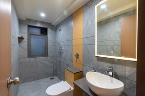 Bathroom - OTHER by Dailystays (Pune)