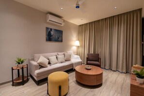 Living area - OTHER by Dailystays (Pune)