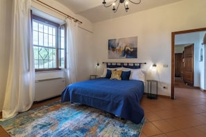 Iron/ironing board, Internet, bed sheets - Panoramic farmhouse in Maremma with garden and view, pet friendly (Campagnatico)