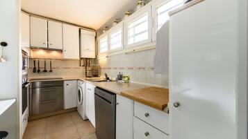 Fridge, microwave, oven, dishwasher
