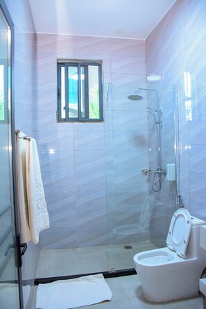 Desk, laptop workspace, free WiFi, bed sheets - SANAAN HOTEL DODOMA (Dodoma)