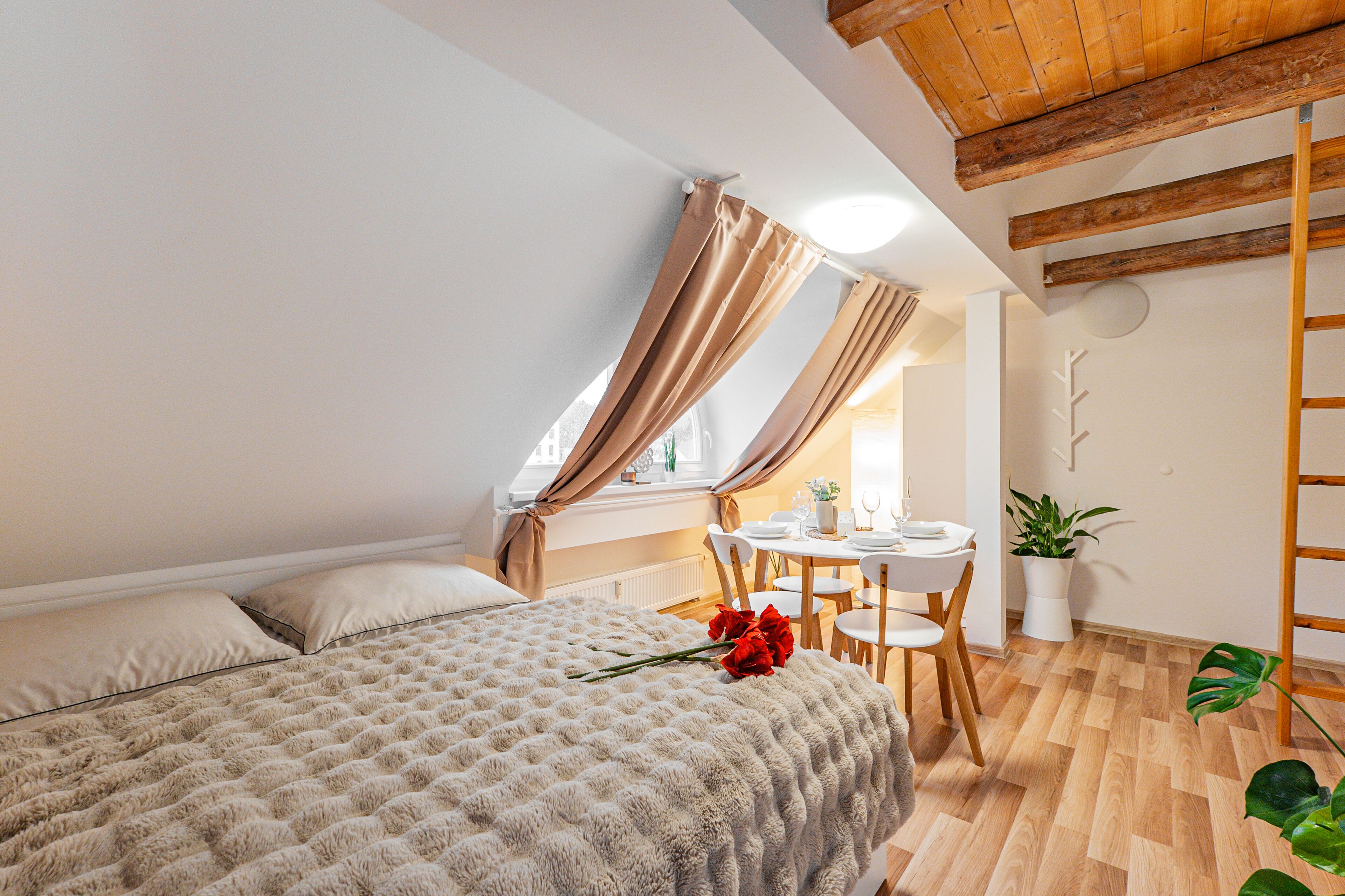 Căn hộ tiện nghi đơn giản, 2 phòng ngủ, bếp