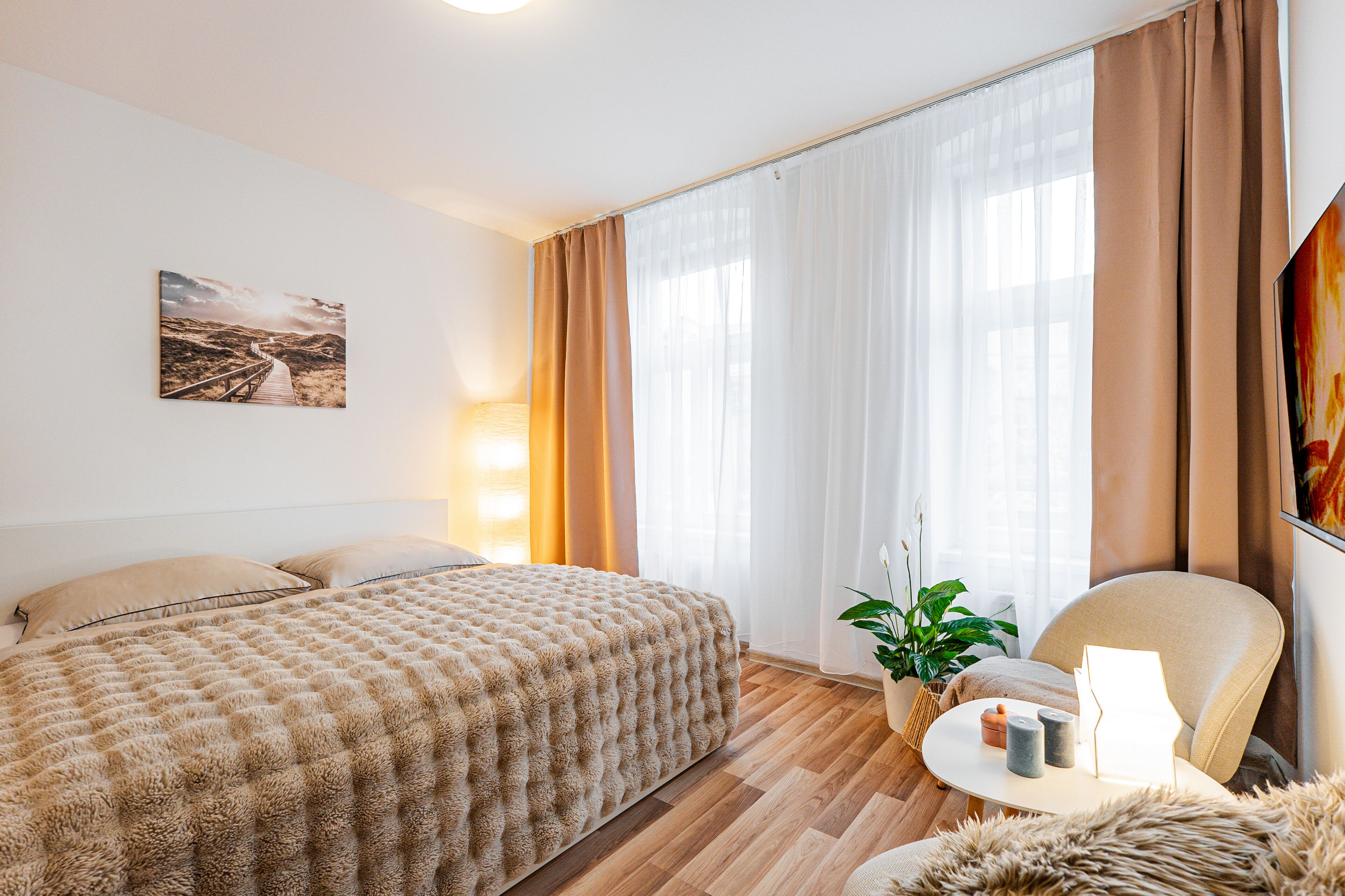 Căn hộ tiện nghi đơn giản, 2 phòng ngủ, bếp