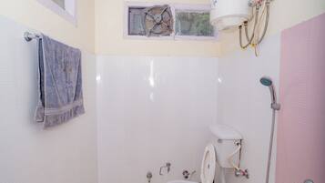 Deluxe Double Room, Garden View | Bathroom