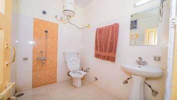 Deluxe Double Room, Garden View | Bathroom