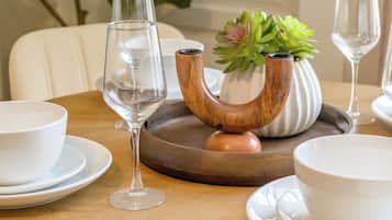 Deluxe Apartment, Private Bathroom, City View | Couples dining