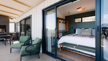 Hytte, terrasse, fjellutsikt