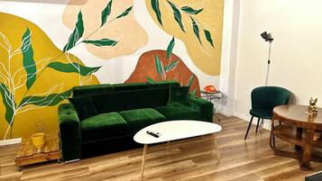 Smart TV, books, stereo